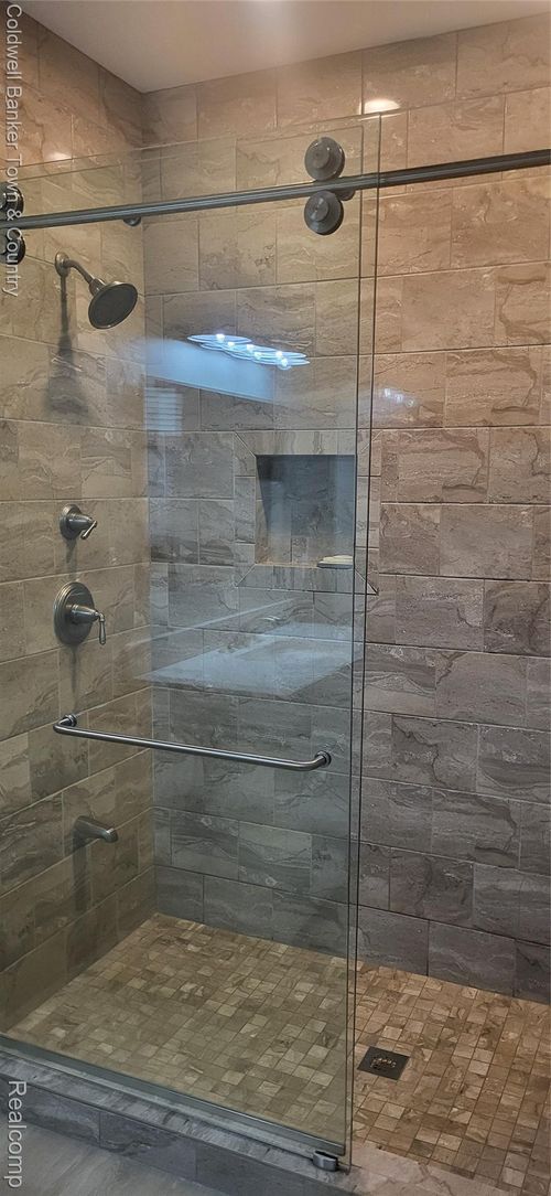 10557 Kenicott Trl, Brighton, MI, 48114-9037 | Card Image