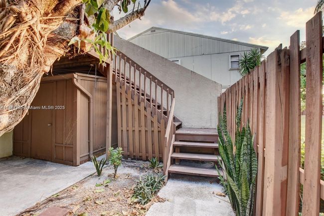 E - 28 Crossings Cir, Condo with 2 bedrooms, 2 bathrooms and null parking in Boynton Beach FL | Image 13