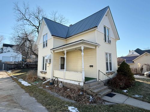 607 E Main St, Decorah, IA, 52101-1909 | Card Image