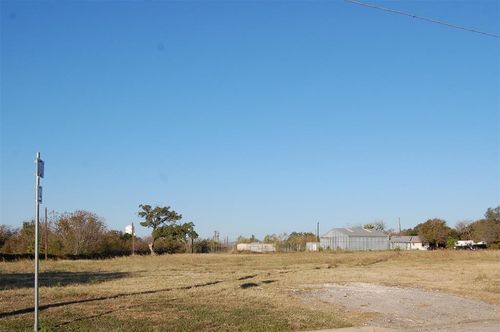 621 N Commerce St, Lockhart, TX, 78644 | Card Image