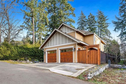 411 Conway Rd, Saanich, BC, V9E2B9 | Card Image
