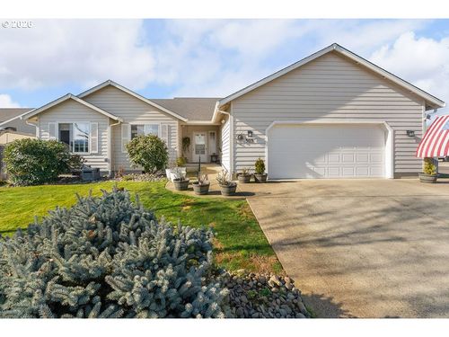 303 Ashwood St, Sutherlin, OR, 97479-9901 | Card Image