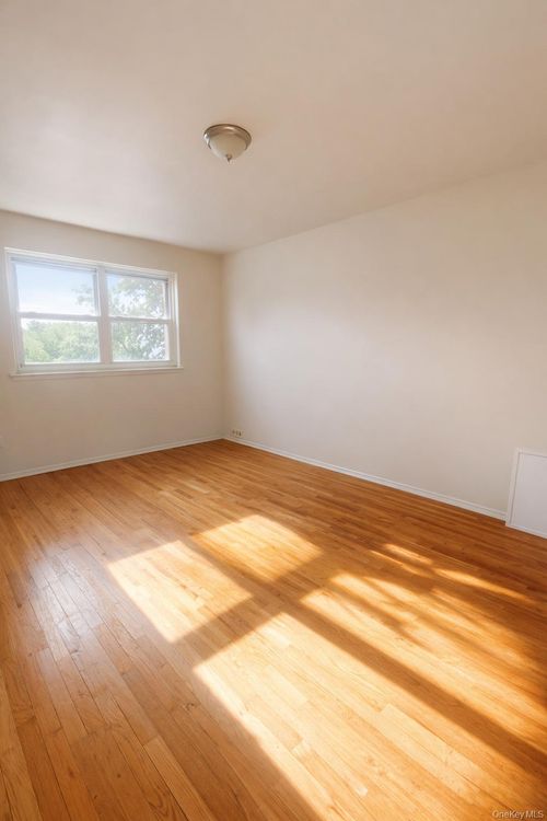 1958 Burke Ave, Bronx, NY, 10469-3183 | Card Image