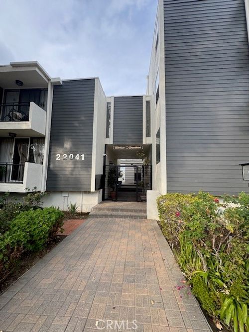 apt-103-22041 Costanso St, Woodland Hills, CA, 91364-1632 | Card Image