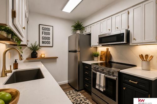 254c-12727 W Dodge Rd, Omaha, NE, 68154-2153 | Card Image