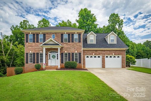 2640 Ironwood Dr, Hickory, NC, 28602-9481 | Card Image
