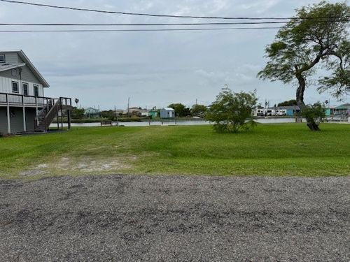 527 Copano Cove Rd, Rockport, TX, 78382-9524 | Card Image