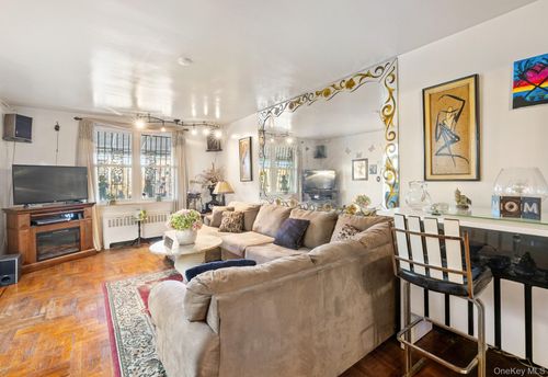 1529 Hammersley Ave, Bronx, NY, 10469-3142 | Card Image