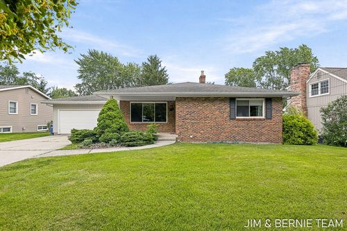 2238 Edgewood Ave Se, Grand Rapids, MI, 49546-5702 | Card Image