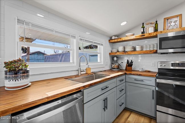 333 Fourth Ave S, House other with 2 bedrooms, 2 bathrooms and null parking in Kure Beach NC | Image 13