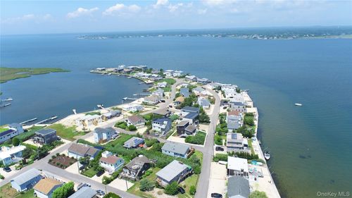 37 Harbor Rd, Westhampton Beach, NY, 11978-2914 | Card Image