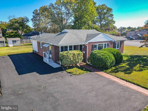 240 N Broadway, PENNSVILLE, NJ, 08070-1228 | Card Image