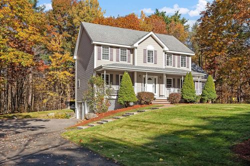 8 Hidden Meadow Drive, Londonderry, NH, 03053 | Card Image