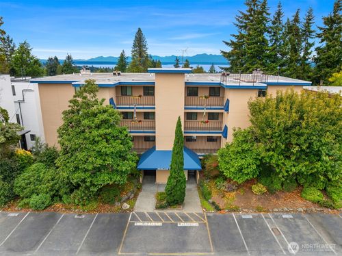 304-11239 Greenwood Ave N, Seattle, WA, 98133-8653 | Card Image