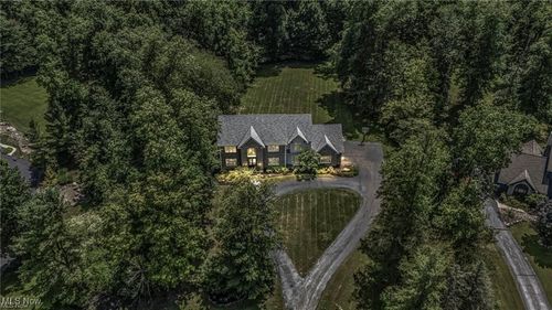 103 Champion Ln, Chagrin Falls, OH, 44022-4200 | Card Image
