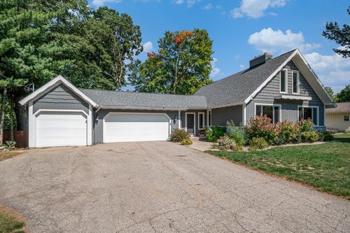 6950 Meadowcreek Dr, Hudsonville, MI, 49426-9331 | Card Image