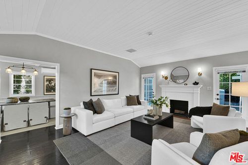 560 N Croft Ave, Los Angeles, CA, 90048 | Card Image