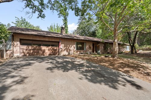 266 Chaparral Dr, Grants Pass, OR, 97526-9315 | Card Image