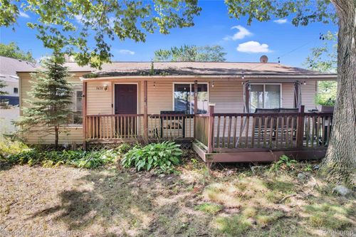 9439 Garforth Dr, White Lake, MI, 48386-3229 | Card Image