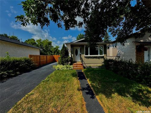7303 Blakeney Dr, Regina, SK, S4X2N6 | Card Image