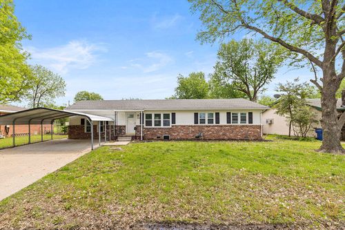 530 N Adair St, Vinita, OK, 74301-1215 | Card Image
