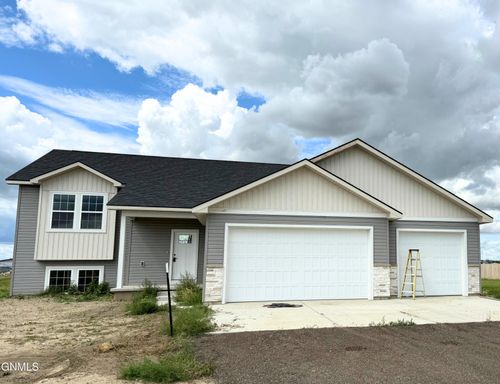 5463 Fresh Water Ln, Williston, ND, 58801-9289 | Card Image