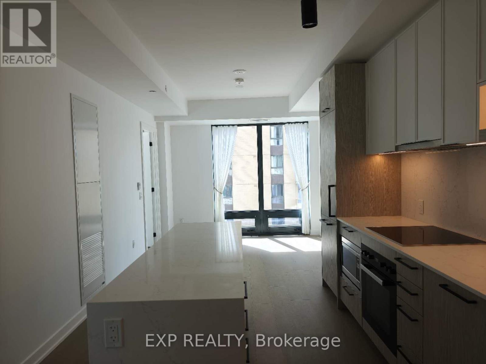 Residential Lease in Toronto (Forest Hill South) 2