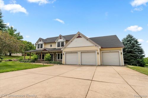 6468 Country Lane Dr, Springfld Twp, MI, 48350-2948 | Card Image