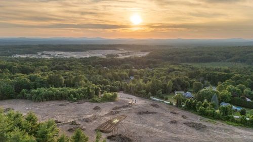 a-21 Windsor Dr, Litchfield, NH, 03052-2487 | Card Image