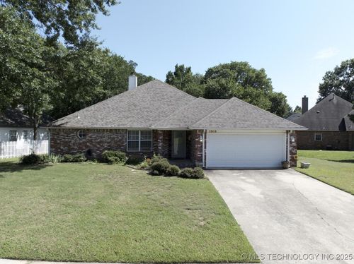 2305 W Twin Oaks Street, Broken Arrow, OK, 74011 | Card Image
