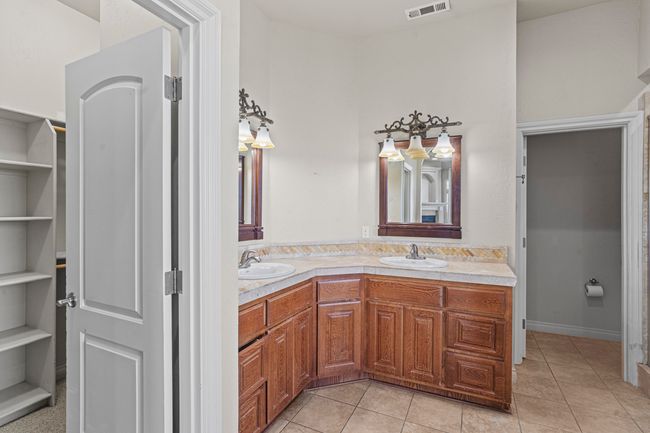 Primary bath vanity | Image 31