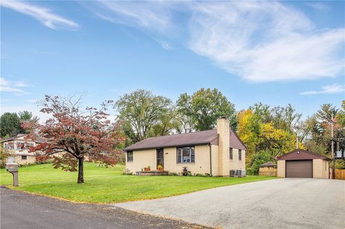 817 Lakeview Dr, Unity Twp, PA, 15650 | Card Image