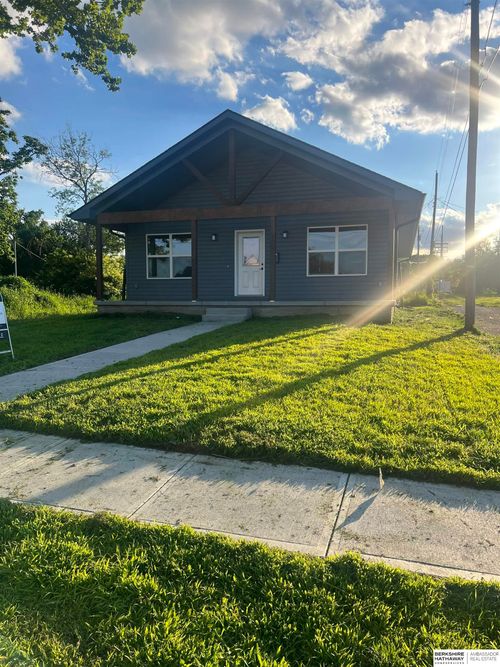 2210 N 26th St, Omaha, NE, 68111 | Card Image