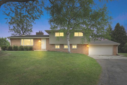 3860 Dale Dr, Brookfield, WI, 53005-2214 | Card Image