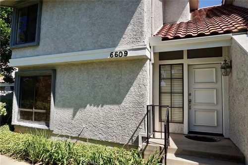 6609 Indian Oak Ln, Oak Park, CA, 91377-5604 | Card Image