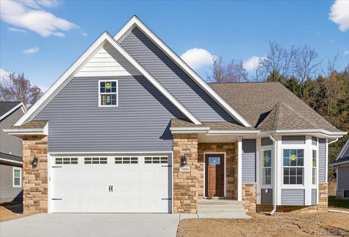 7460 Village Ct, Springfld Twp, MI, 48350-2555 | Card Image