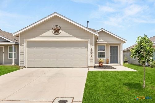 9129 Navarro Vis, Seguin, TX, 78155-3261 | Card Image