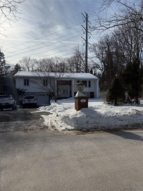 11 Edscho Ln, Commack, NY, 11725-4805 | Card Image