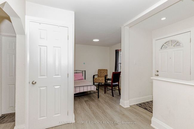 22 Rogers Rd, House other with 4 bedrooms, 2 bathrooms and 4 parking in Brampton ON | Image 13