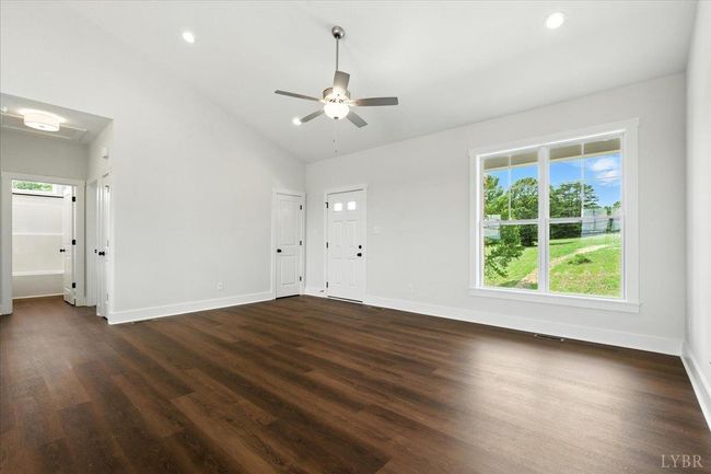 8666 Hat Creek Rd, House other with 3 bedrooms, 2 bathrooms and null parking in Brookneal VA | Image 8
