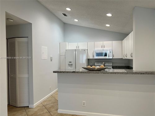 apt-202-151 Sw 95th Ter, Pembroke Pines, FL, 33025-1167 | Card Image