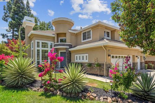 418 Golf Ct, Walnut Creek, CA, 94598-4067 | Card Image