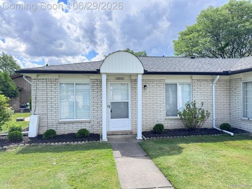 18-32832 Meadowbrook Ln, Warren, MI, 48093-6145 | Card Image