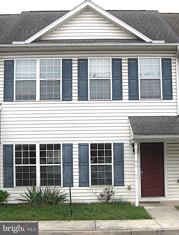 Earl St, Shippensburg, PA 17257