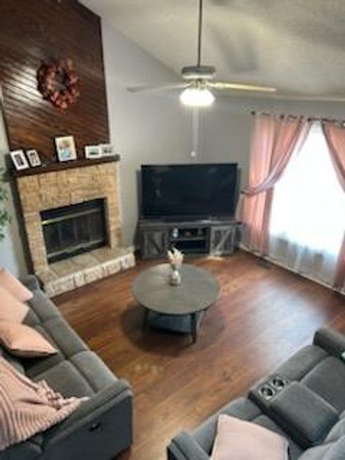 11312 W 77th St, Shawnee, KS, 66214-1464 | Card Image