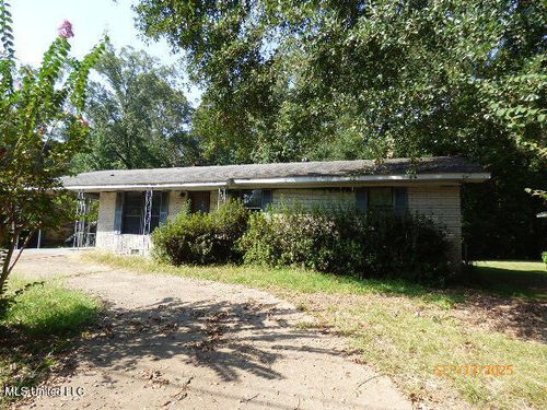 11 Woodside Ct, Natchez, MS, 39120-4419 | Card Image