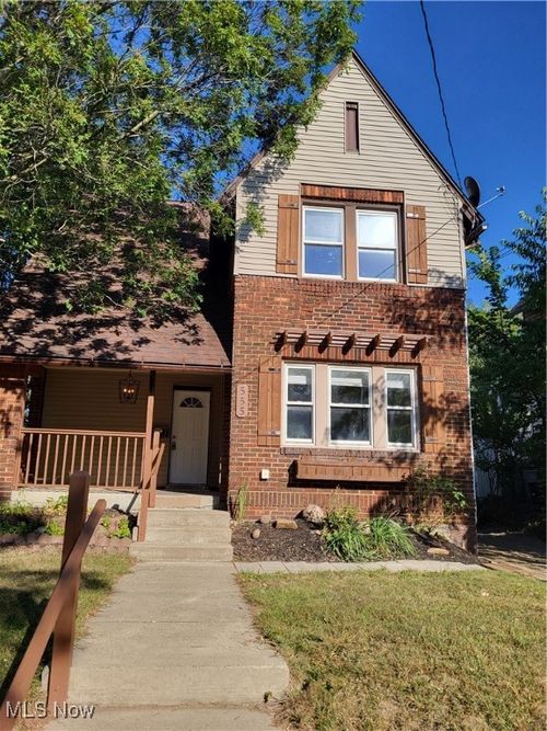 555 Brittain Rd, Akron, OH, 44305-2802 | Card Image