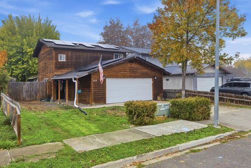 650 Sarah Ln, Eagle Point, OR, 97524-9762 | Card Image