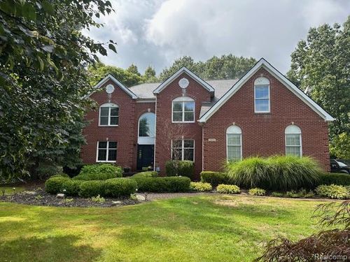 5479 Woodcreek Ct, Clarkston, MI, 48348-4852 | Card Image