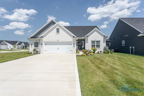 9846 Saugatuck Dr, Sylvania, OH, 43560-9104 | Card Image